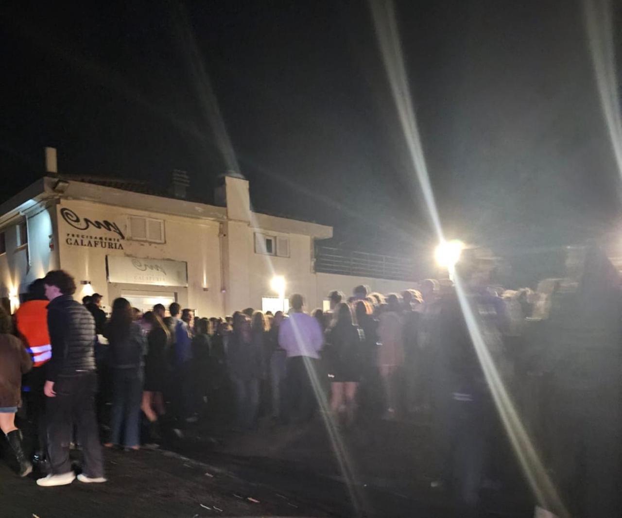 
	La situazione fuori dalla discoteca a Pasquetta

