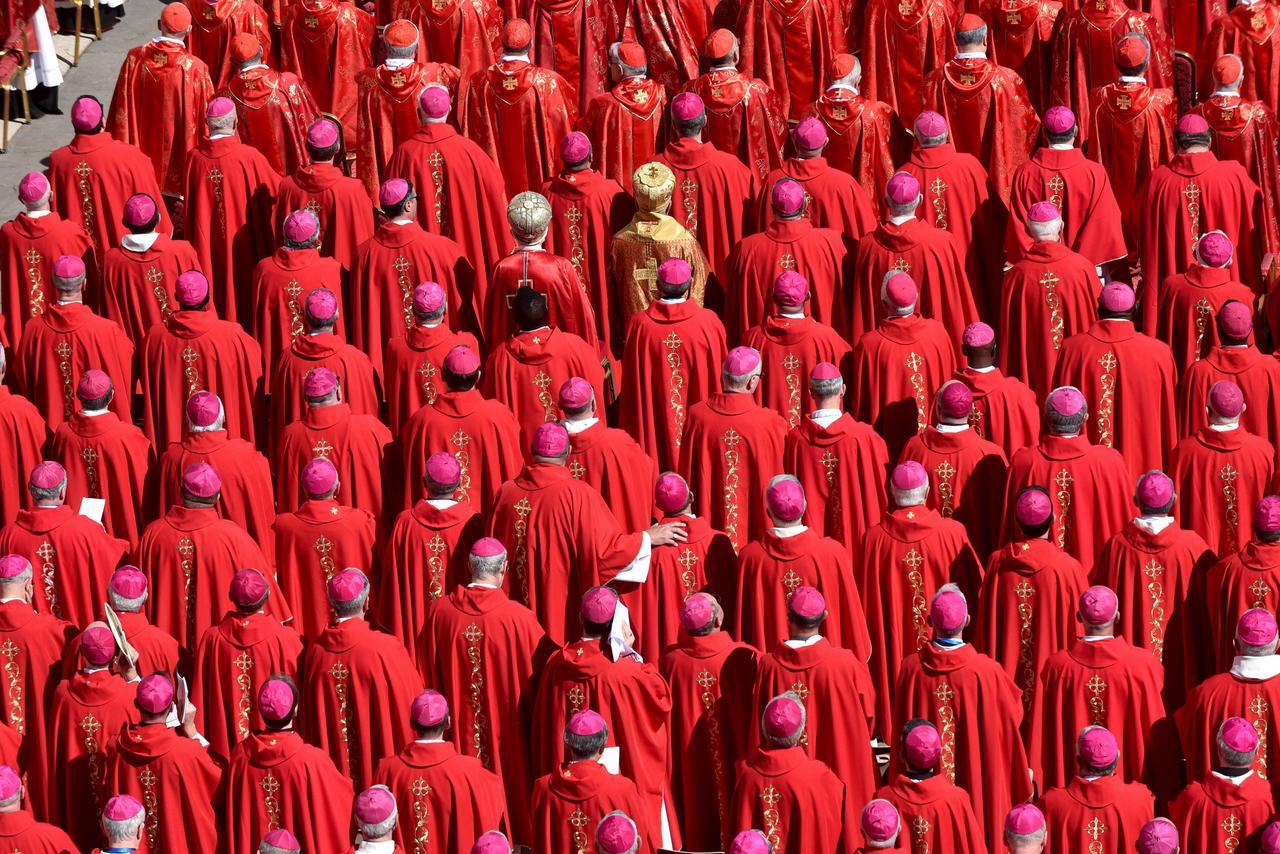 Conclave, cardinali in fermento tra nomi noti e possibili sorprese. Nuovo Papa: chi sono i più quotati