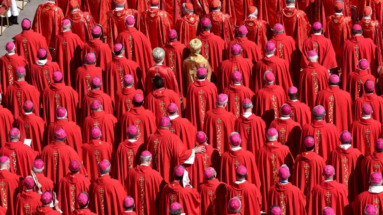 Conclave, cardinali in fermento tra nomi noti e possibili sorprese. Nuovo Papa: chi sono i più quotati