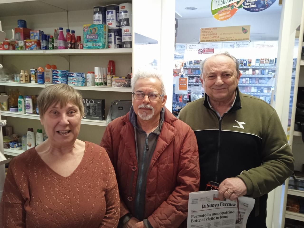 Final di Rero, l’edicola che resiste: «La gente vuole sfogliare i giornali»