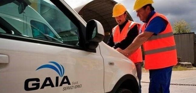 Pietrasanta, fogne in tilt a causa della pioggia: Gaia corre ai ripari. Timori per la balneazione