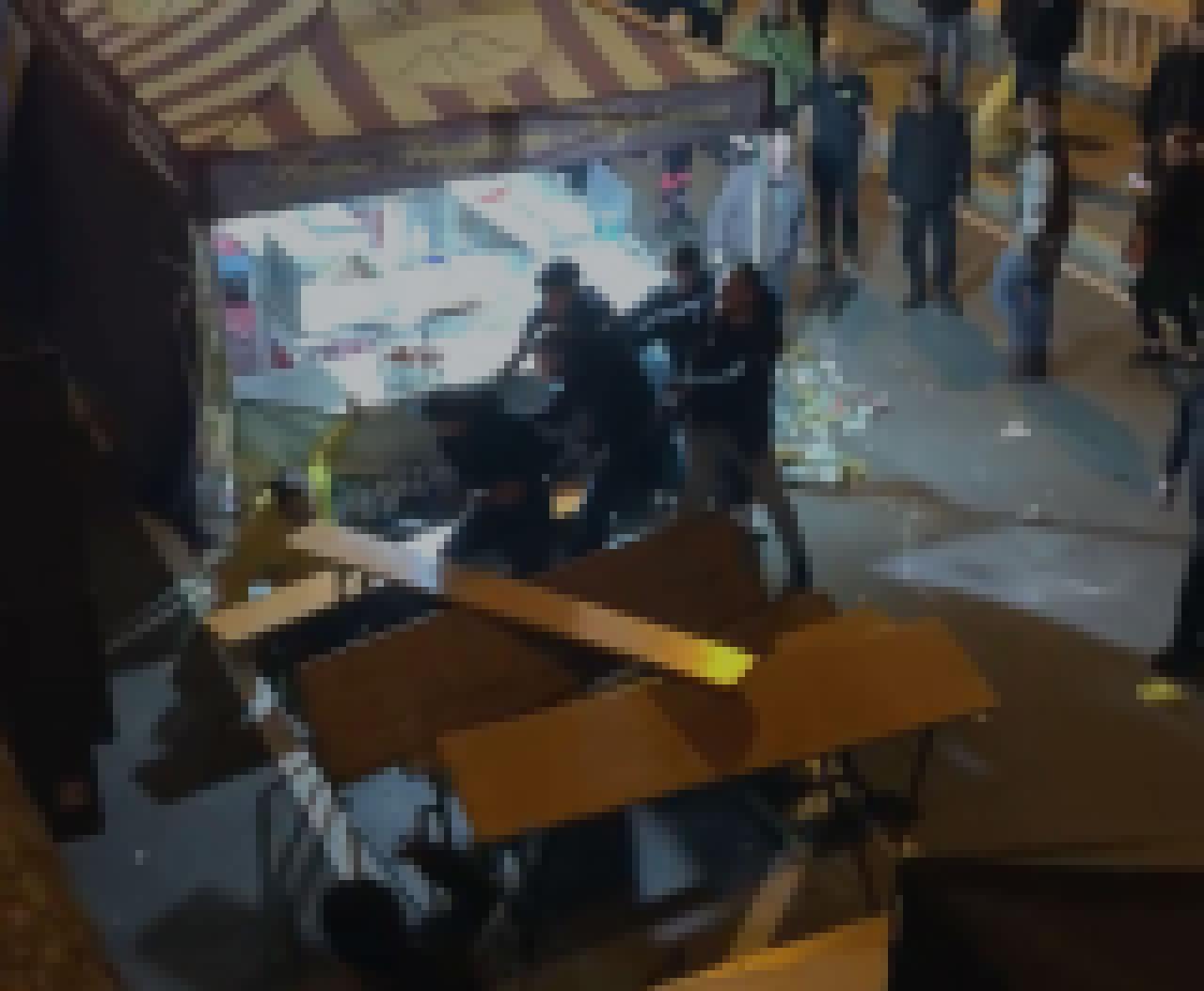 
	Un momento della rissa

