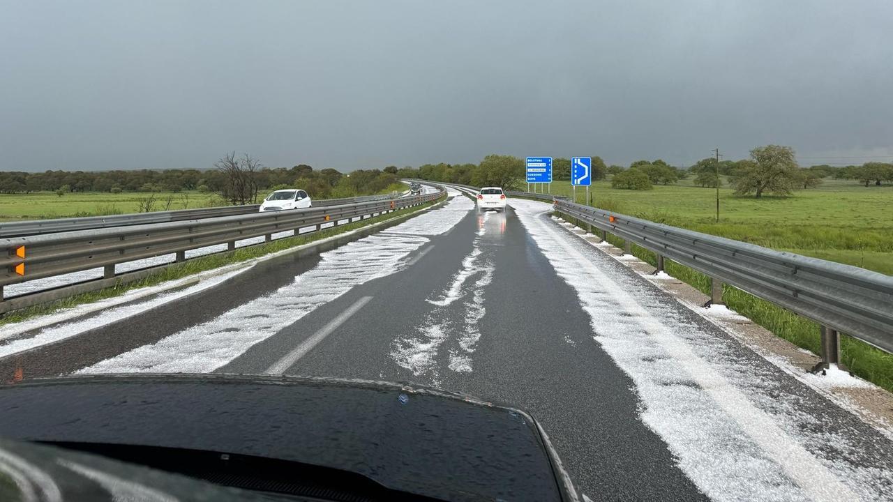 In Sardegna è allerta meteo per pioggia, grandine e temporali: le zone interessate