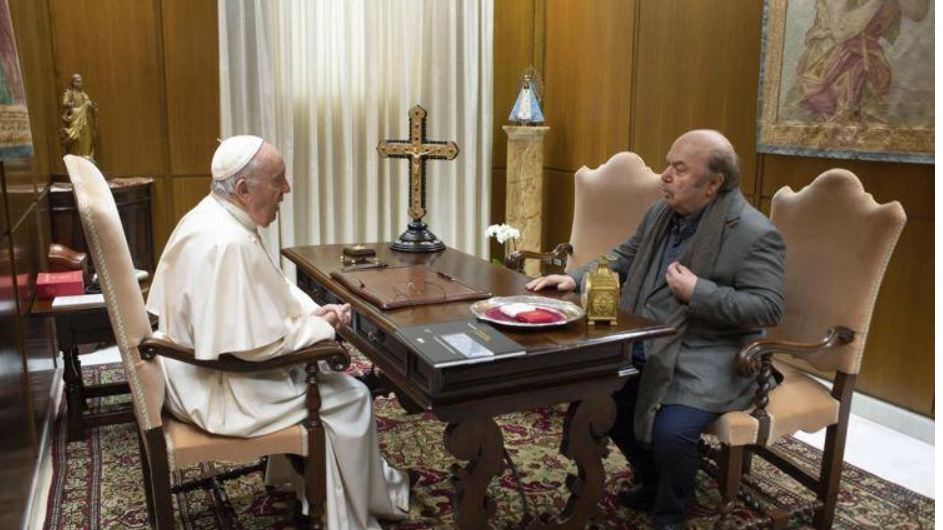 Lino Banfi e l’inedito ricordo di papa Francesco: «Mi mandò un vocale per il compleanno. Pensavo fosse Lopez»