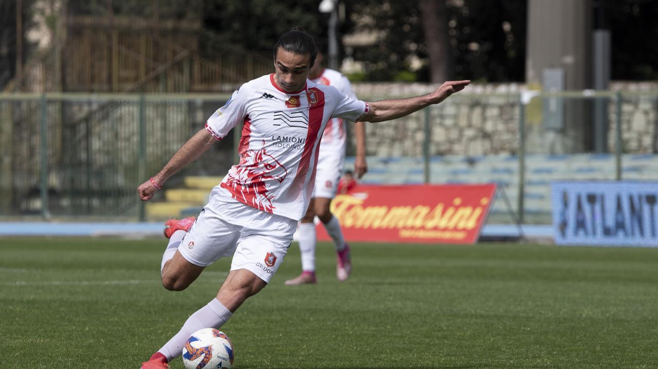 Un'azione del Grifone (foto Agenzia Bf)