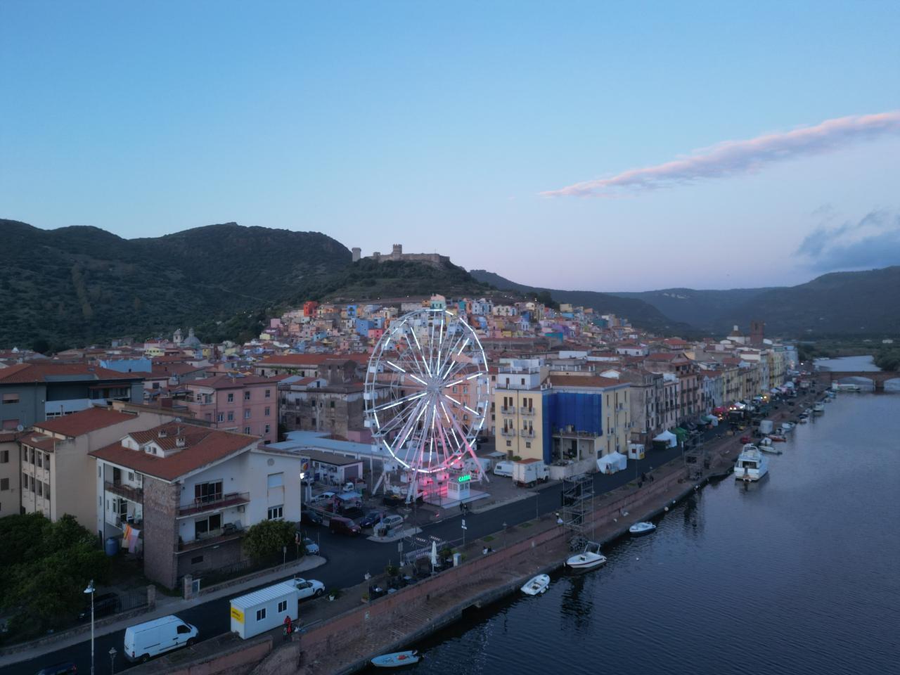 Bosa, in bilico l’apertura della ruota panoramica