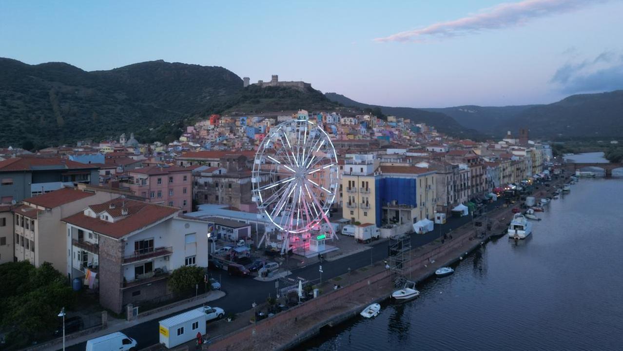 Bosa, in bilico l’apertura della ruota panoramica