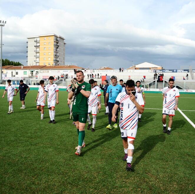 I giocatori salutano il pubblico (foto Falorni/Stick)