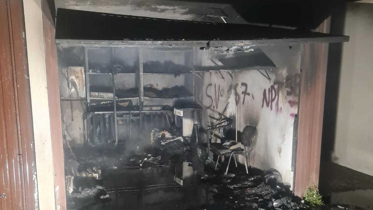 Fiamme in un garage di viale Einaudi a Lucca