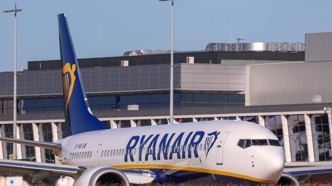 Ryanair, posticipate le nuove regole per l’imbarco: quando scattano e cosa cambia