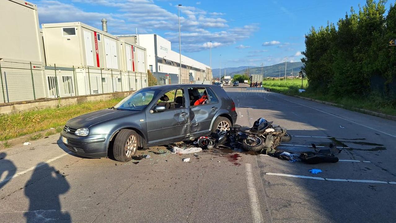 I due mezzi dopo l'incidente in via dell'Agricoltura