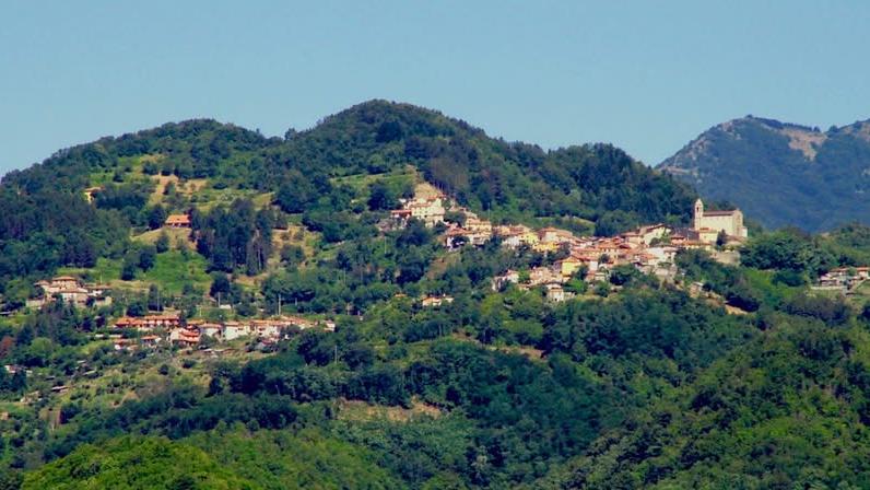 Una veduta di Cavarzano (Vernio)