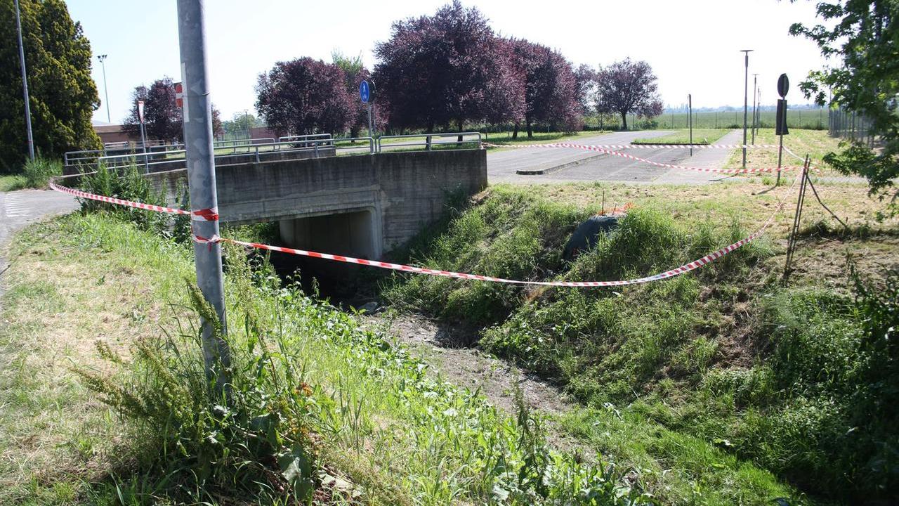 Cadè, bambini trovano un teschio umano in un fosso