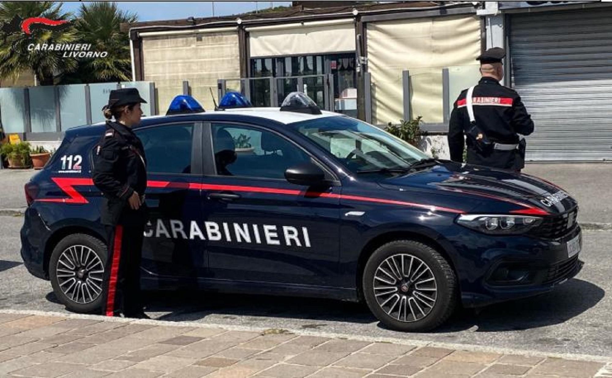 Una pattuglia dei carabinieri (foto d'archivio)