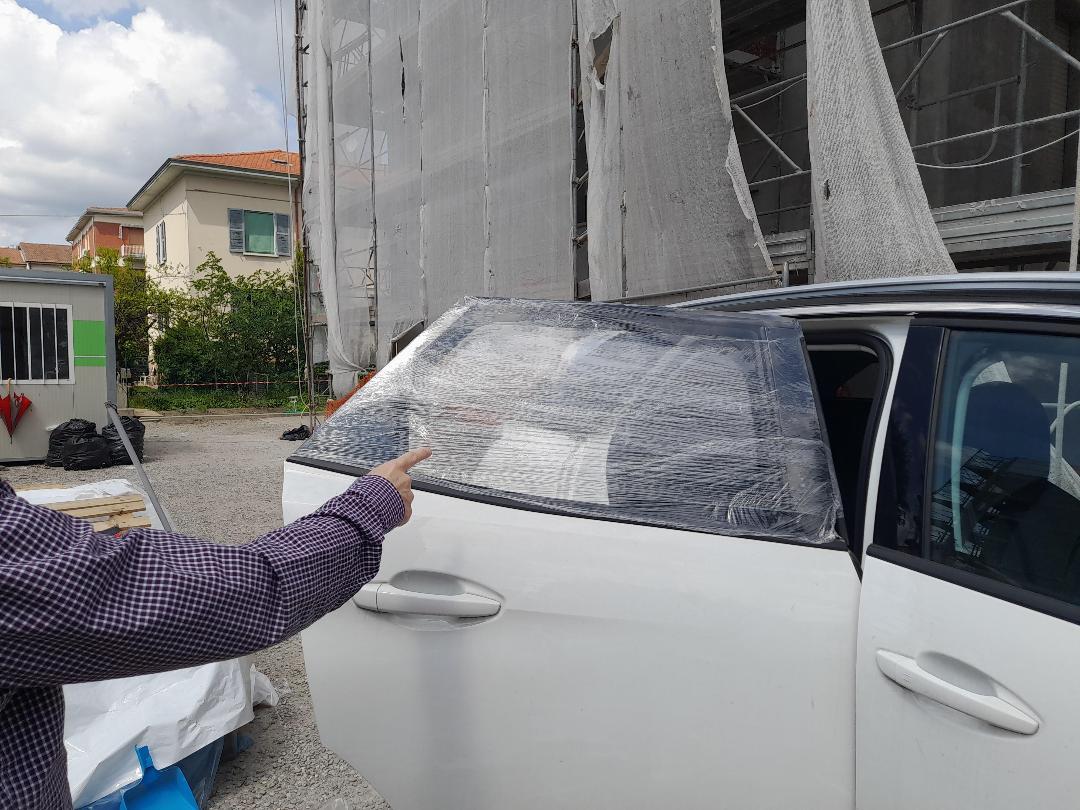 Finestrini spaccati per rubare sulle auto: arrestato un 42enne
