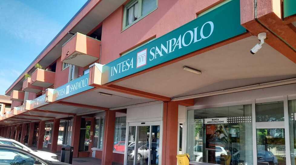 L’agenzia in piazza della Resistenza a Margine Coperta