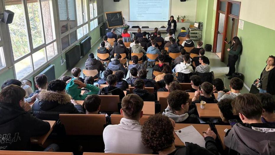 Al Nobili educazione finanziaria con Azimut «Investire a sedici anni? Conviene»