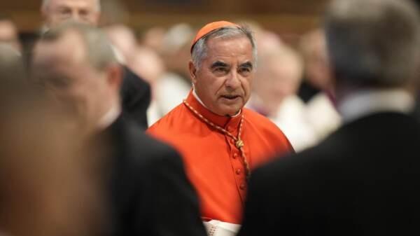 Il cardinale Angelo Becciu verso la rinuncia: non parteciperà al Conclave
