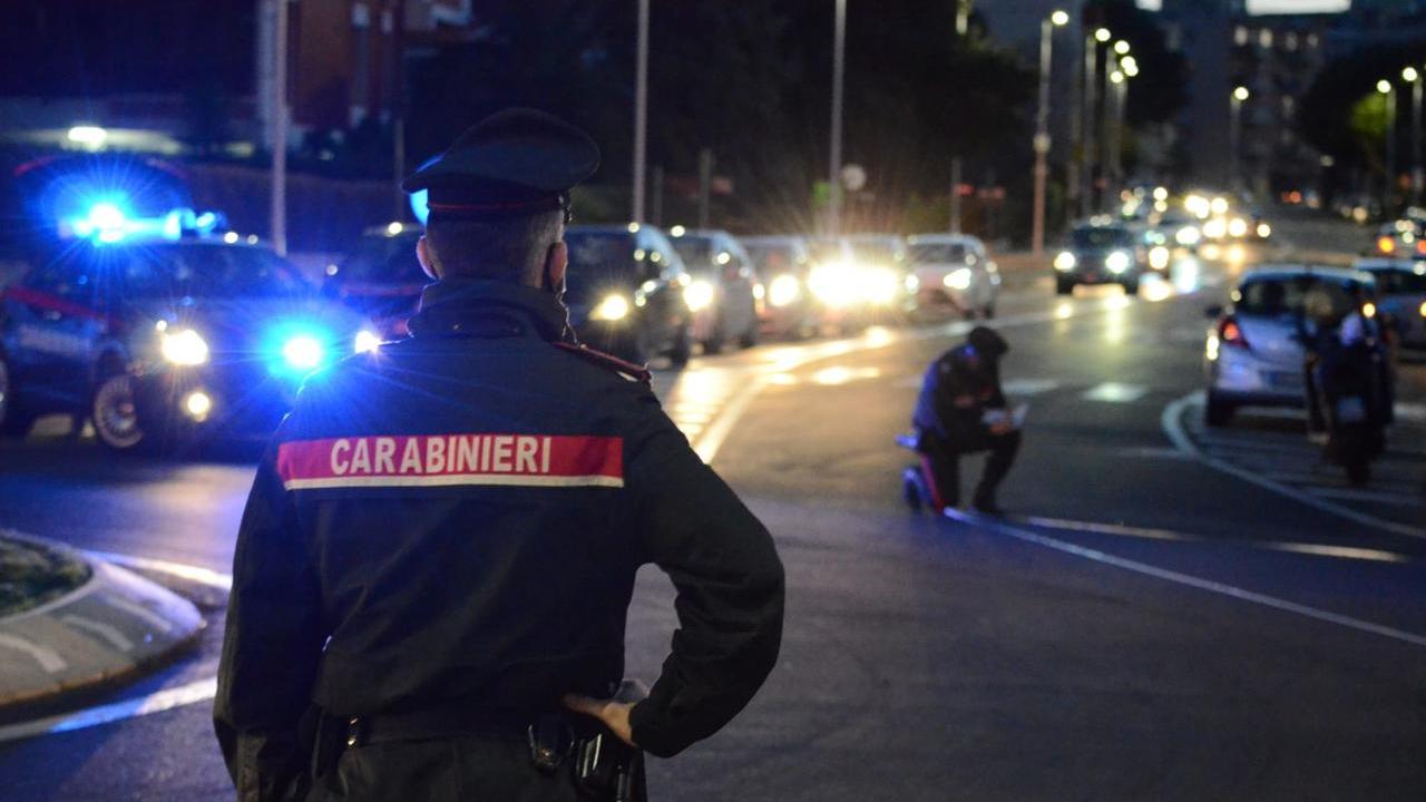 Provoca un incidente e scappa abbandonando l’auto, denunciato