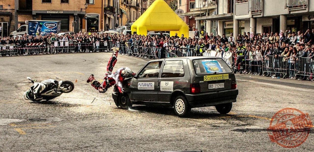 In piazza lo spettacolo degli stuntman: 4 appuntamenti nel nord Sardegna
