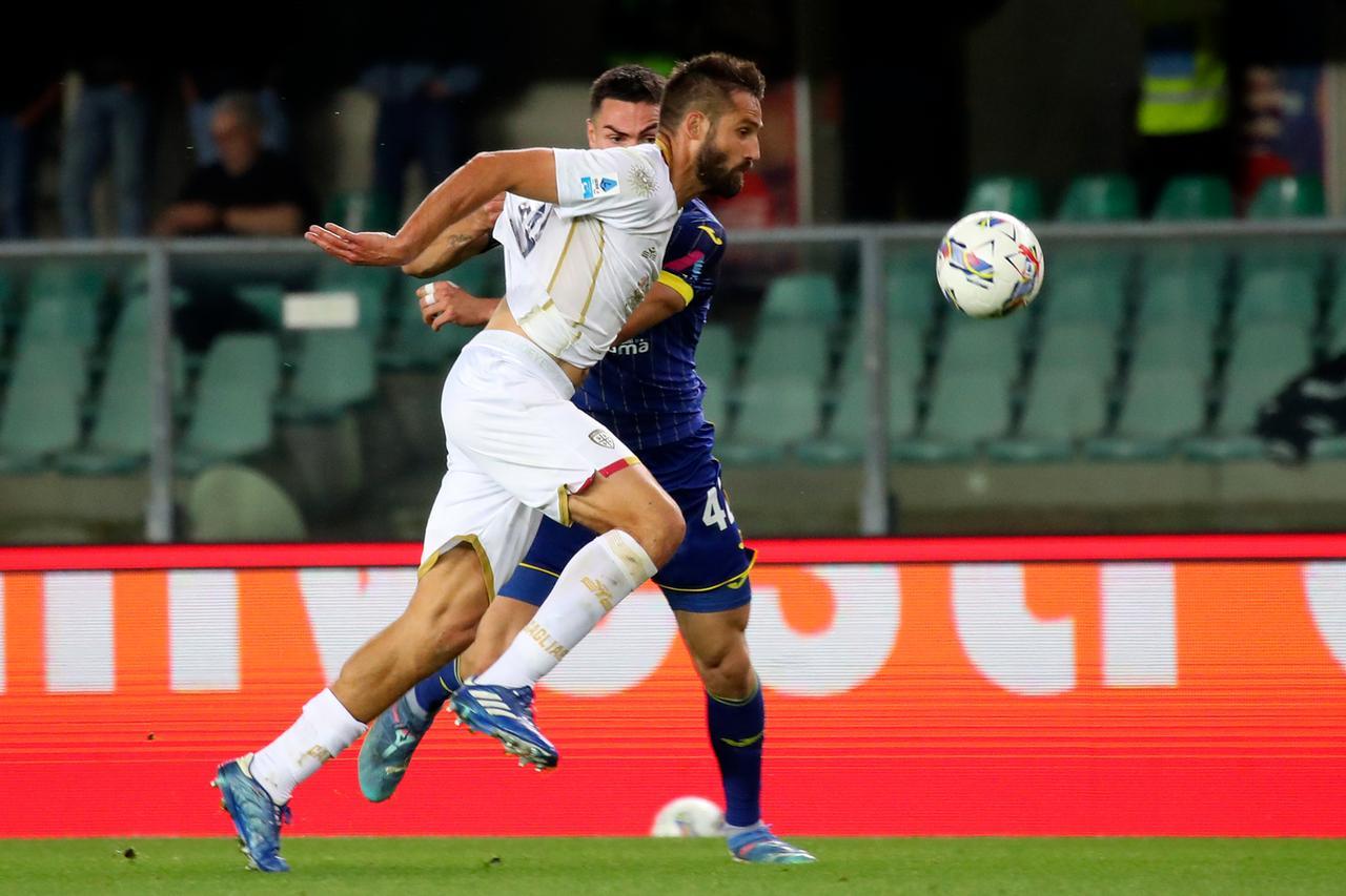 Il Cagliari vince a Verona 2-0: la salvezza è più vicina