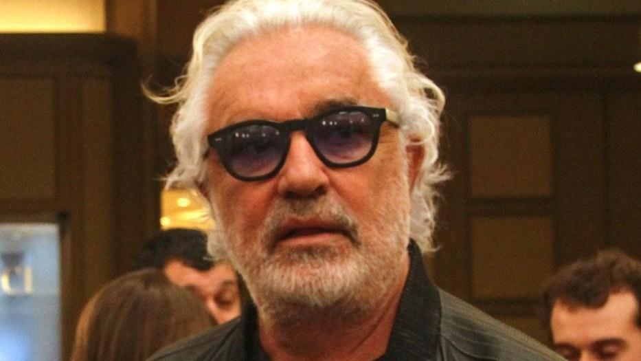 L’indignazione di Briatore per la gestione dei funerali di papa Francesco: «Ore in fila solo per farsi un selfie»