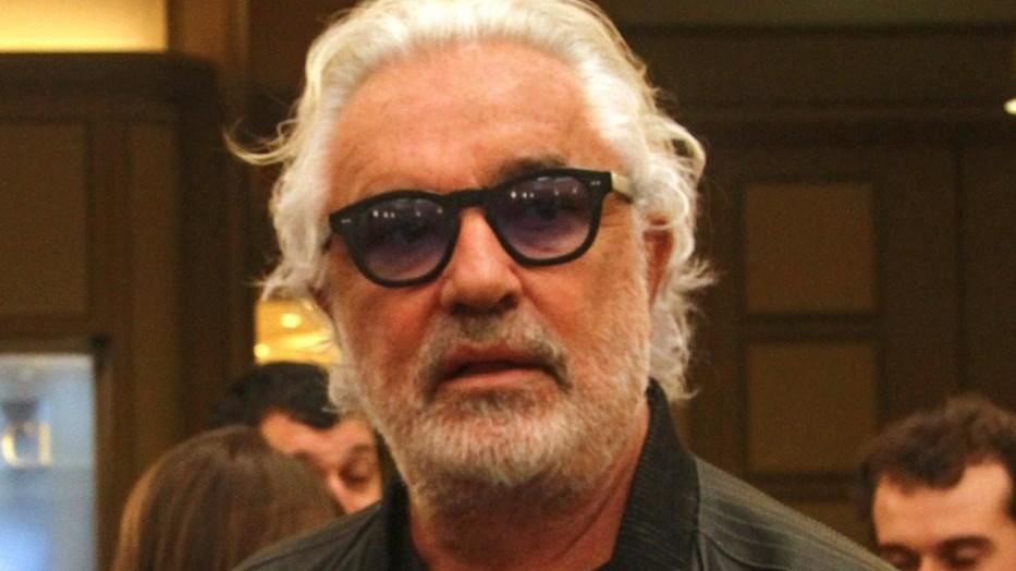 L’indignazione di Briatore per la gestione dei funerali di papa Francesco: «Ore in fila solo per farsi un selfie»