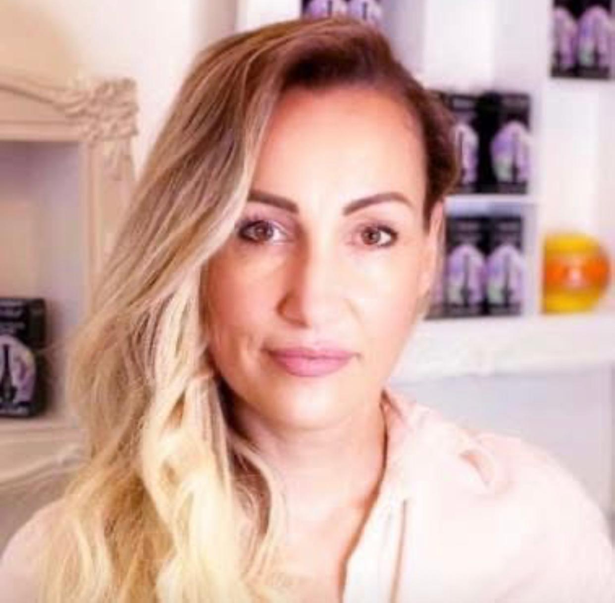 Stroncata dalla malattia a 46 anni estetista e mamma di due ragazzi