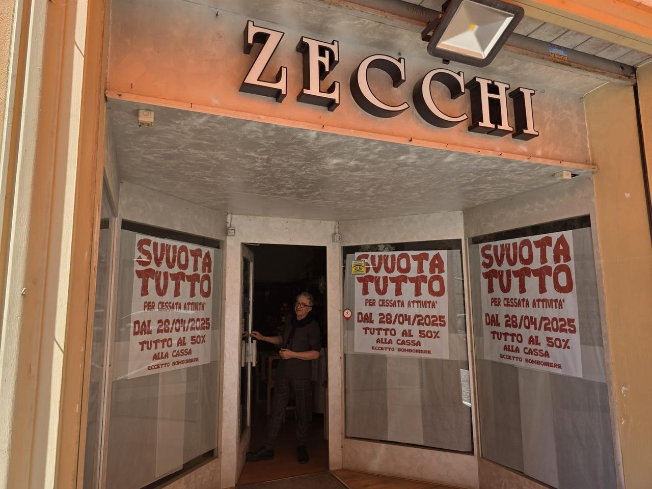 Cento, Zecchi chiude dopo 75 anni. Il titolare: «Il centro storico non regge»