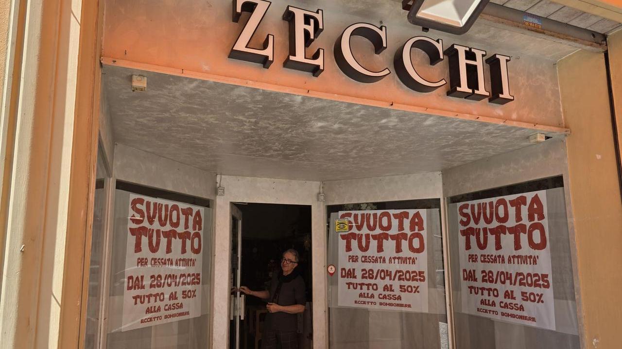 Cento, Zecchi chiude dopo 75 anni. Il titolare: «Il centro storico non regge»