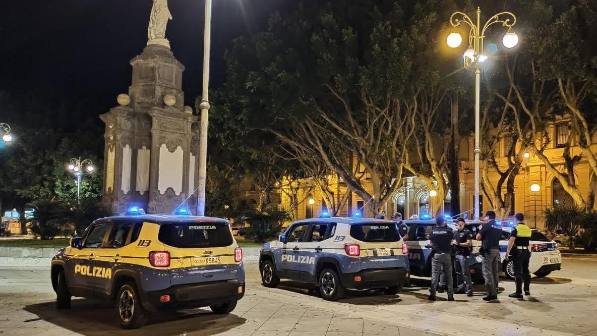 Gli chiedono una sigaretta, poi lo massacrano di botte e gli portano via soldi, telefono e monopattino