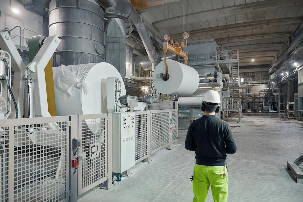 Capannori, operaio di 26 anni cade da 5 metri in cartiera