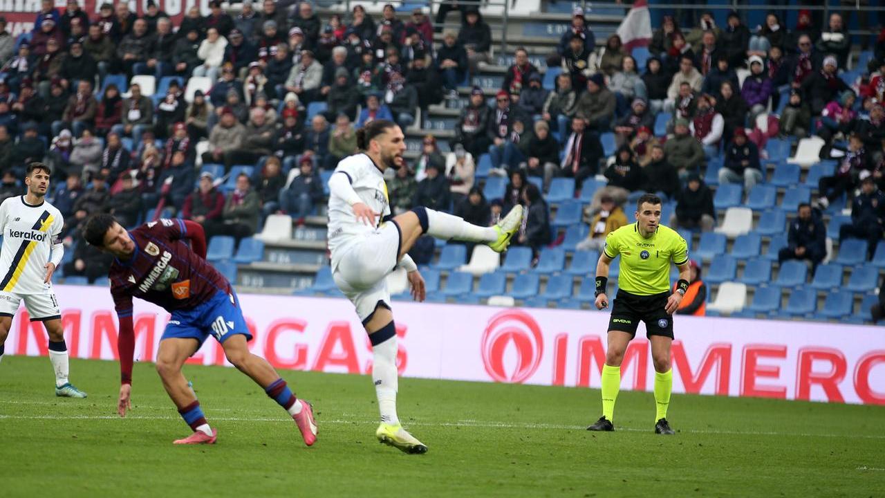 Il gol di Pedro Mendes nel derby d'andata