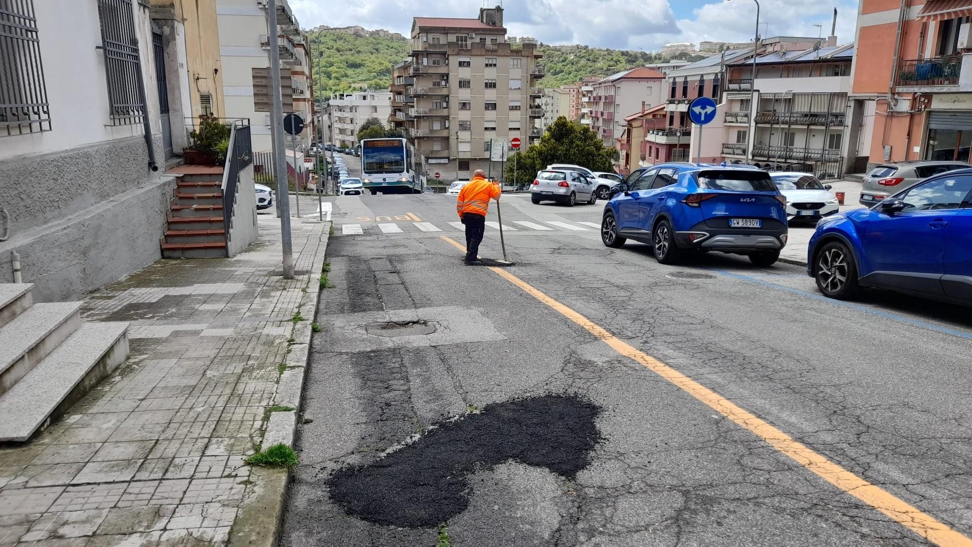 Nasce la app per segnalare le buche nelle strade: Comune bombardato con oltre 2100 messaggi 