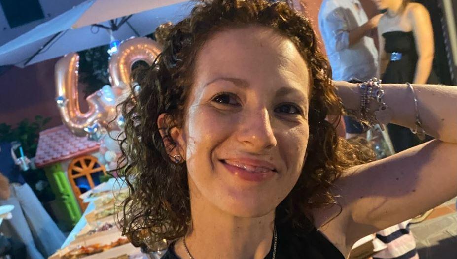 Muore a 44 anni Linda Lenzi, anima del forno di Agliana: con la pala fu tra gli “angeli del fango” per l’alluvione