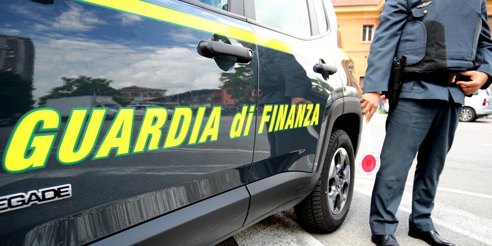 «Aiuto, sta puntando una pistola»: ragazzino scatena il panico a scuola