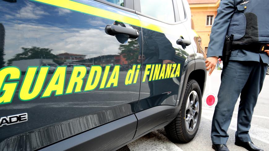 «Aiuto, sta puntando una pistola»: ragazzino scatena il panico a scuola