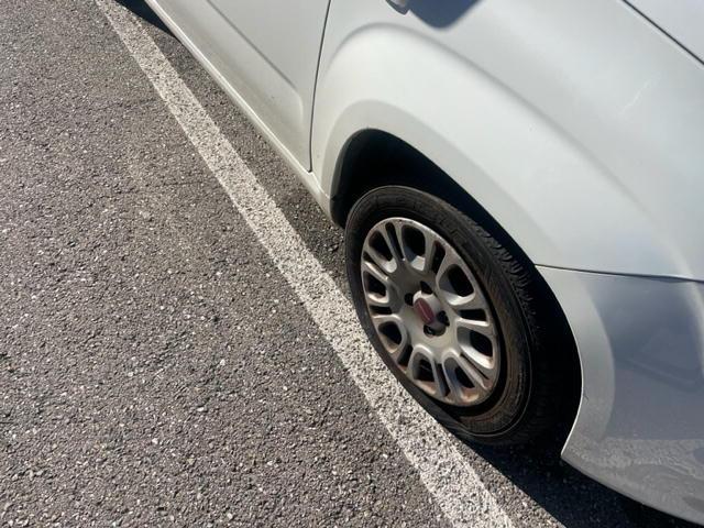Livorno, trinciate le gomme di cinque auto in Coteto