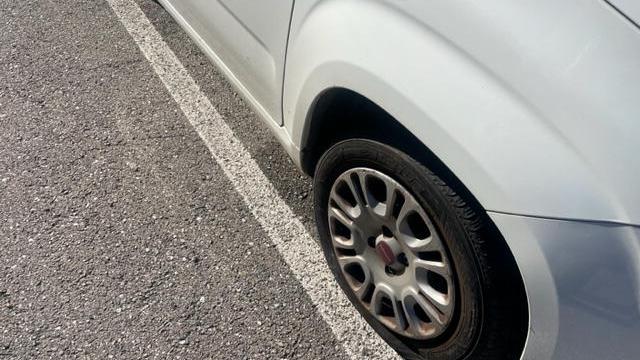 Livorno, trinciate le gomme di cinque auto in Coteto
