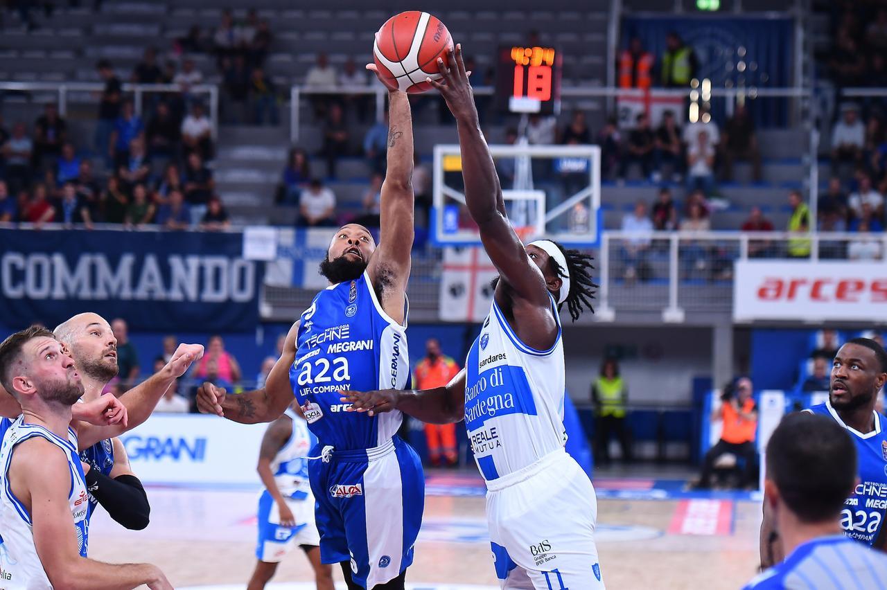 
	Nell'immagine del match di andata oltre a Brian Fobbs e Miki Halilovic si vedono gli ex Miro Bilan, Chis Dowe e Jason Burnell

