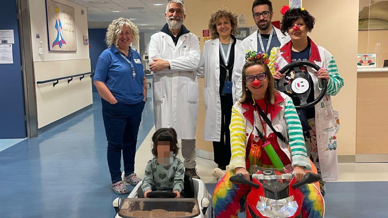 In sala operatoria? Ci si va con la microcar o in moto. Il progetto di un ospedale toscano per i bambini