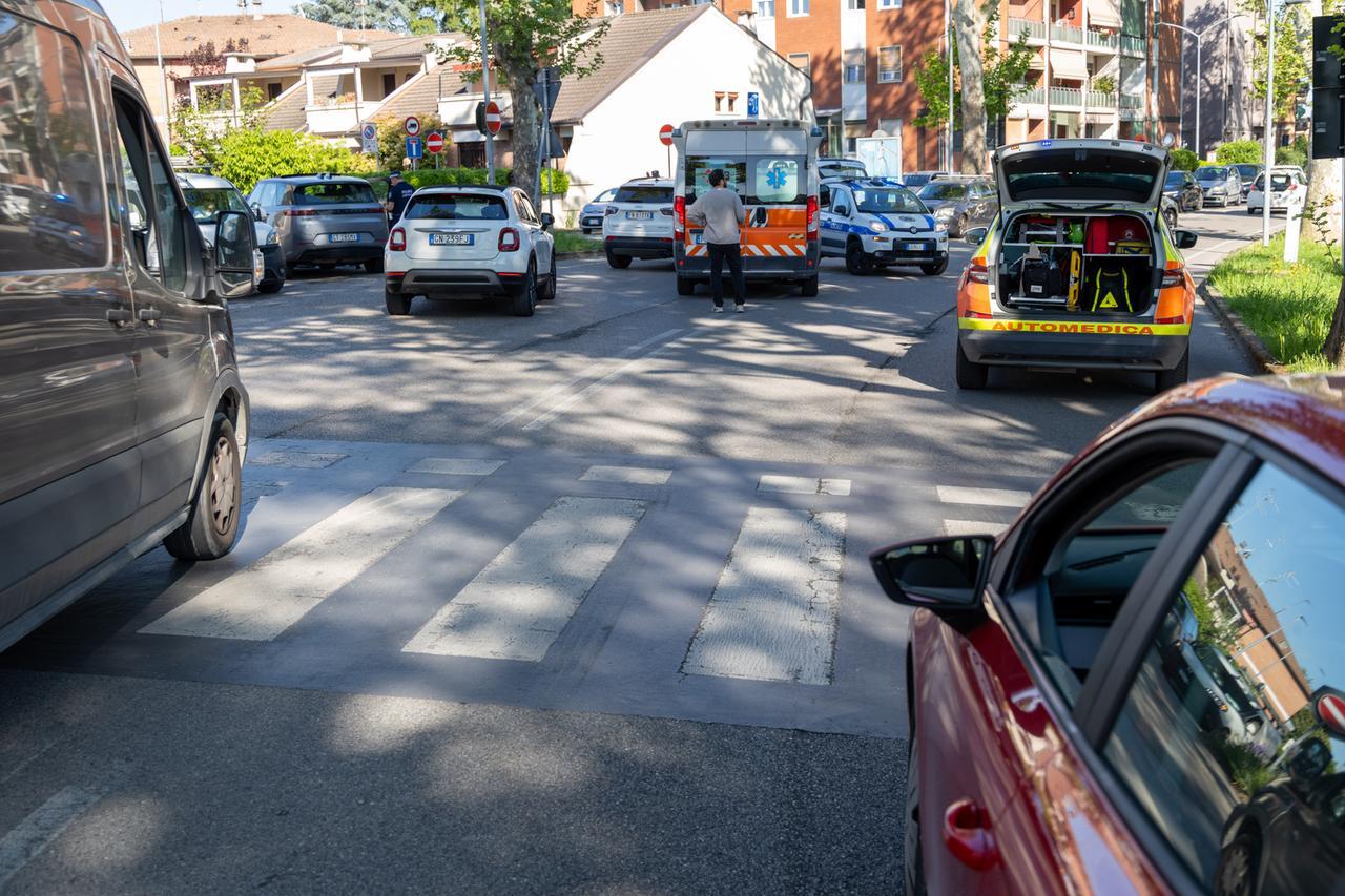 Madre e figlia investite sulle strisce pedonali in via Comacchio a Ferrara