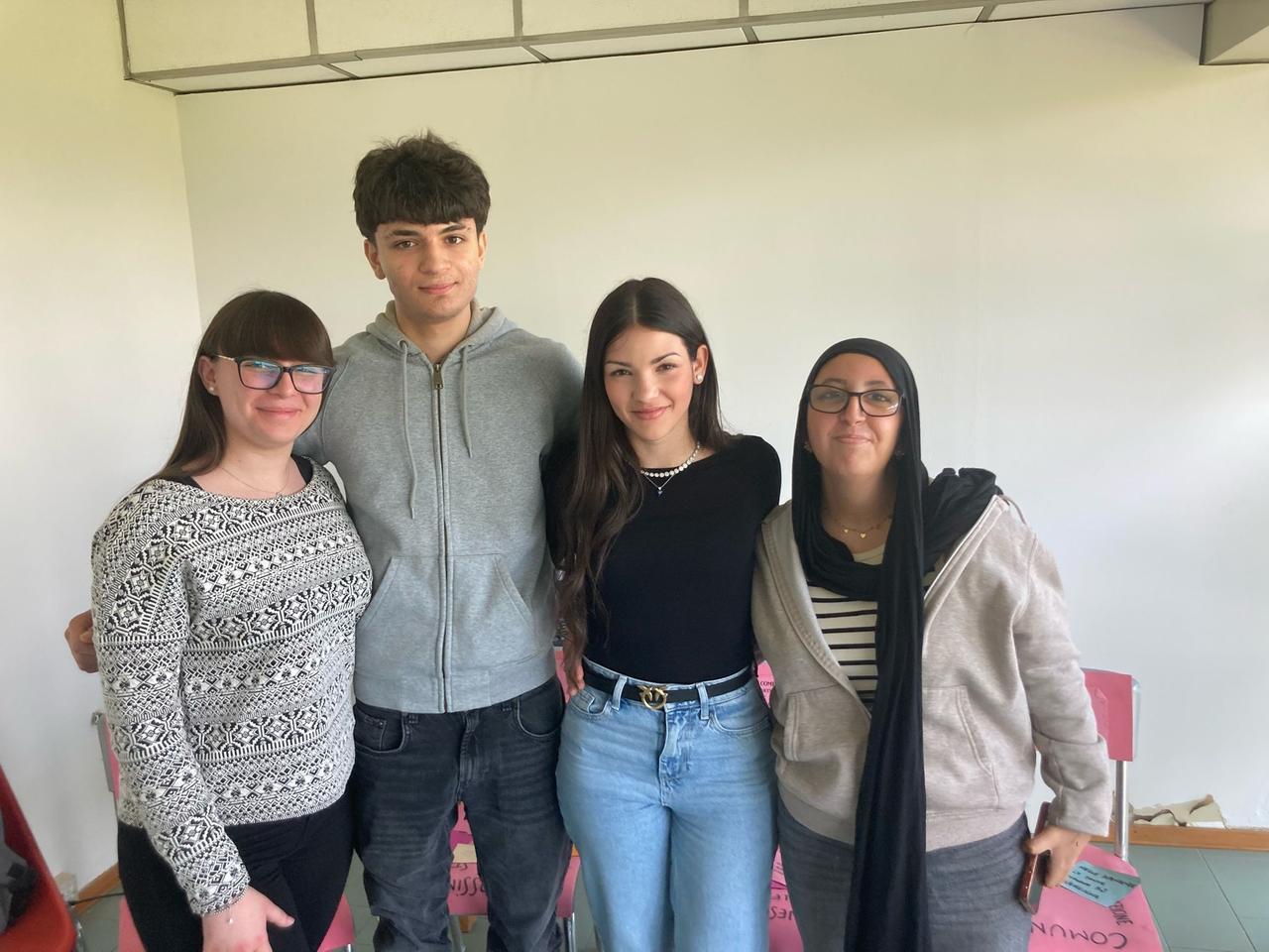 
	I "peer educator" della classe 4B del Barozzi

