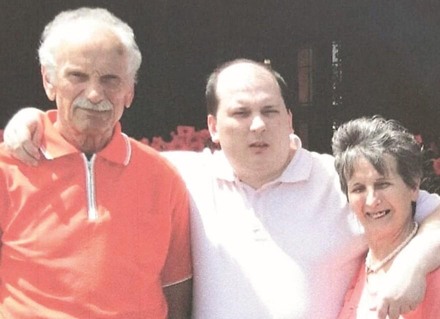 
	Giancarlo Salsi, il figlio Stefano e la moglie Claudia

