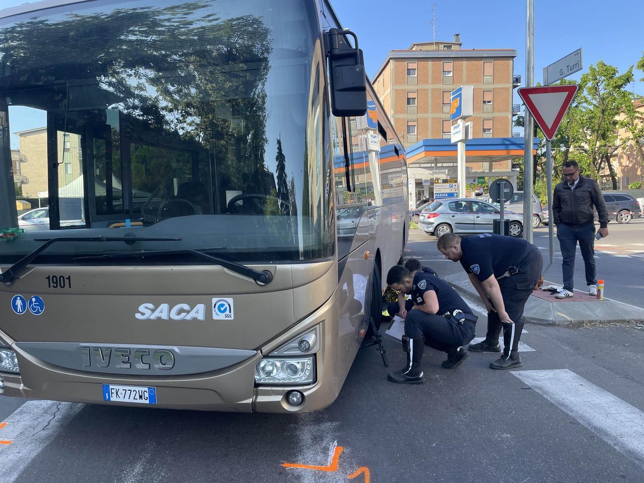 Morto in monopattino: «Umer era al suo primo giorno di lavoro»