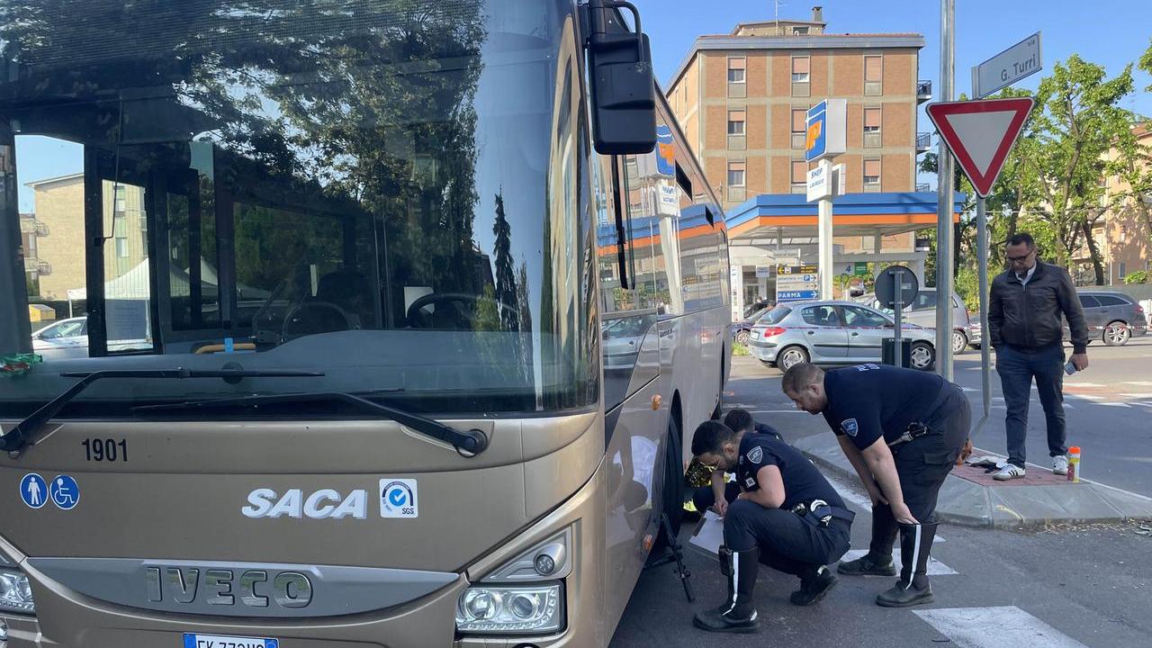 Morto in monopattino: «Umer era al suo primo giorno di lavoro»