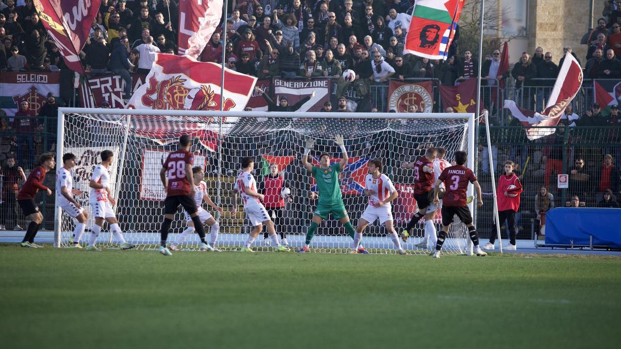 Un momento della partita (foto Agenzia Bf)