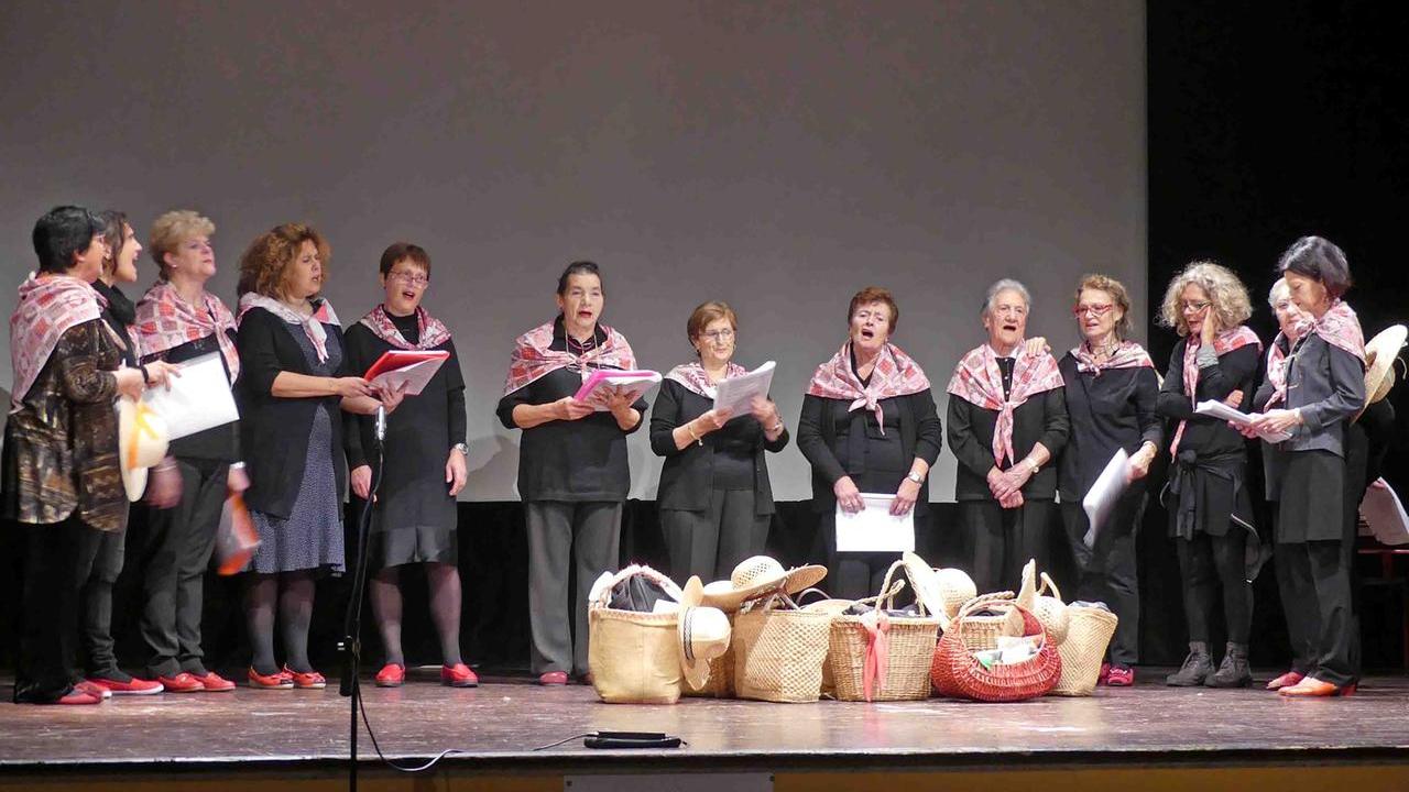 FESTA PER I 40 ANNI DI ATTIVITA' DELLA  CIA - ASSOCIAZIONE  AGRICOLTORI ITALIANI -   ESIBIZIONE DEL CORO DELLE MONDINE  DI PORPORANA