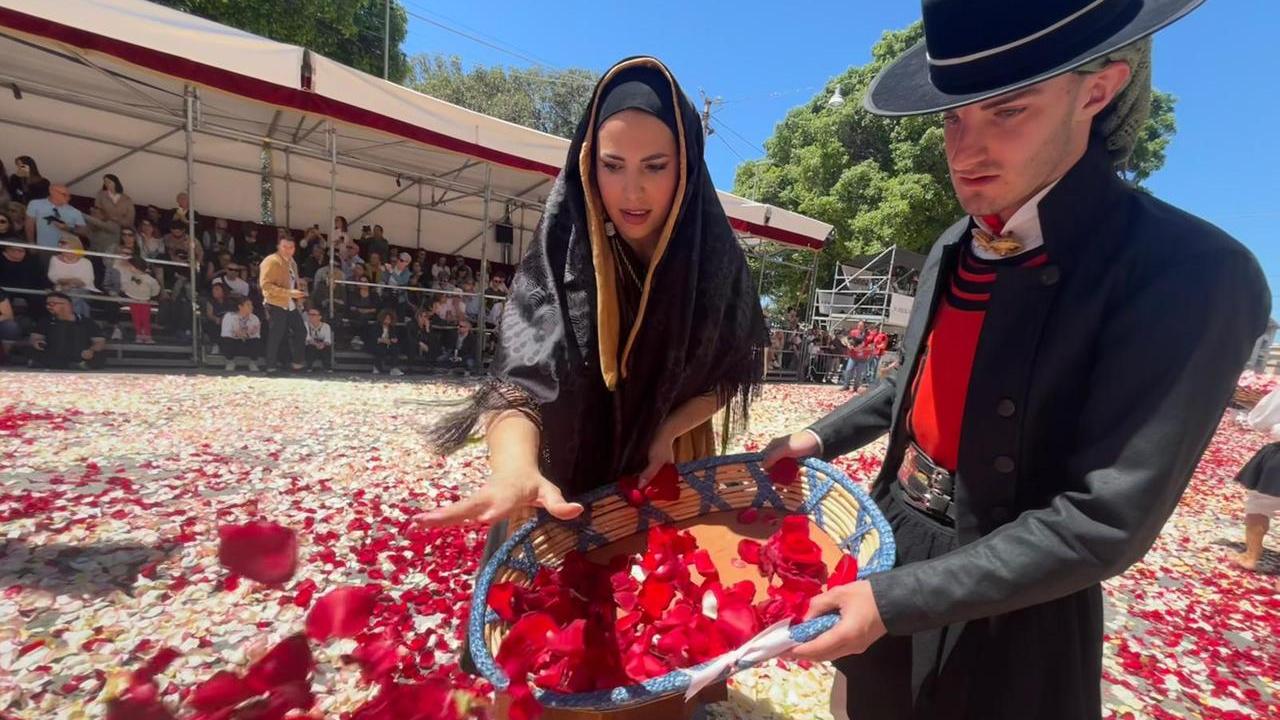 Sant’Efisio 2025, in centomila per la grande processione: fede, tradizione e colori nel cuore della città