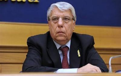 Castelvetro, rubata l’auto a Carlo Giovanardi